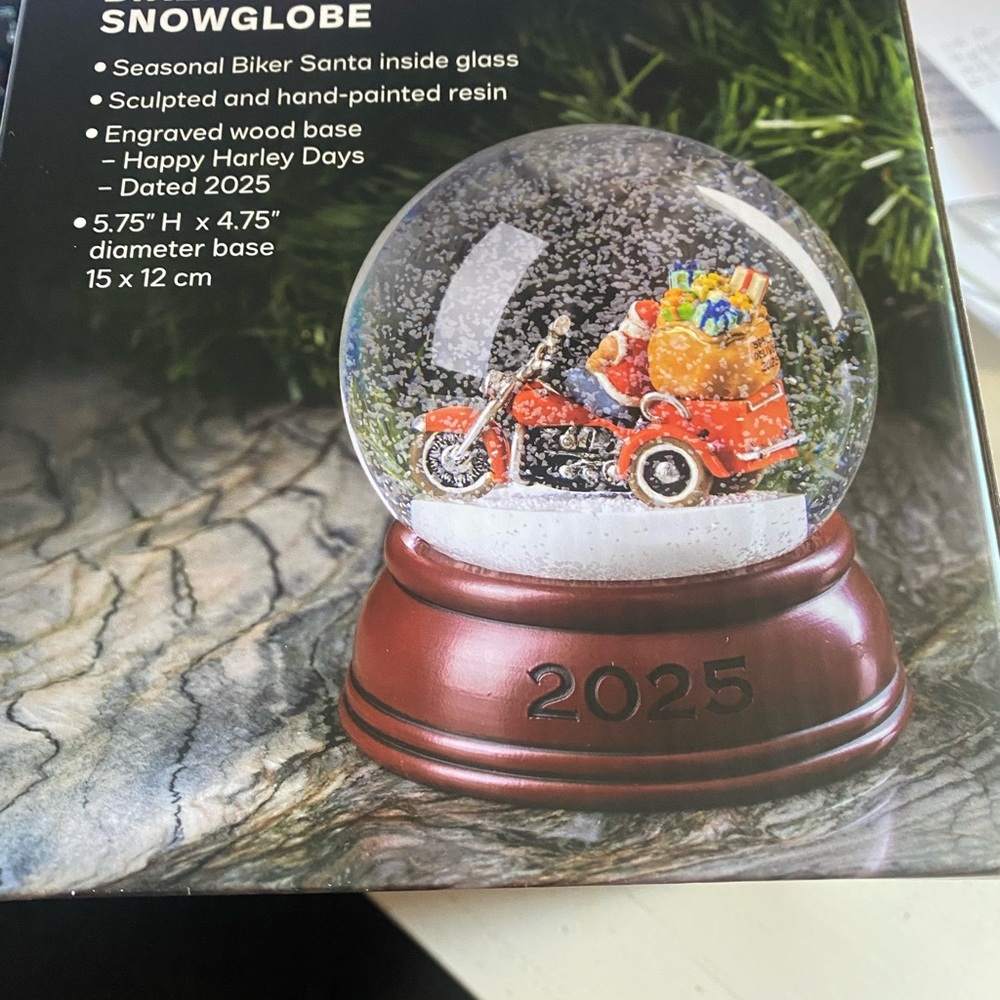 Harley-Davidson 2025 Biker Santa Glass Holiday Snowglobe Sculpted & Hand Painted - Picture 2 of 8